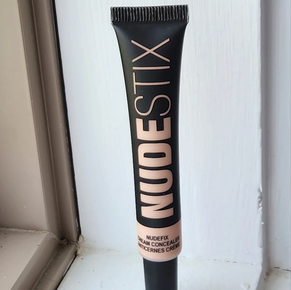 NWOB NUDESTIX NUDEFIX CREAM CONCEALER